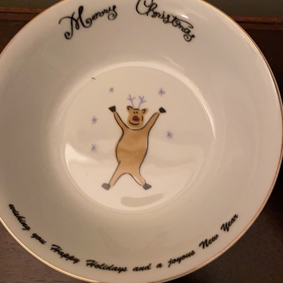 Set of 4 Merry Brite 7” porcelain Christmas bowls - Picture 3 of 6